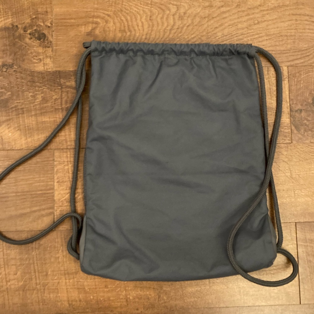 Adidas Gray Drawstring Backpack Bag w/ Rose Gold Accent Details EUC - Picture 4 of 7